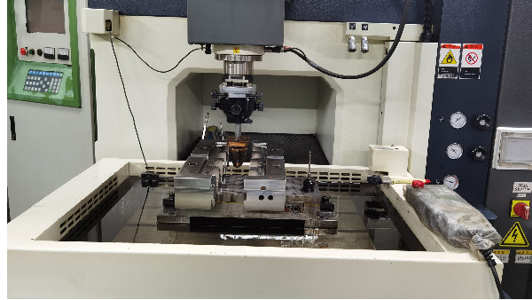世邦告訴你注塑模具加工的分類都有哪些？