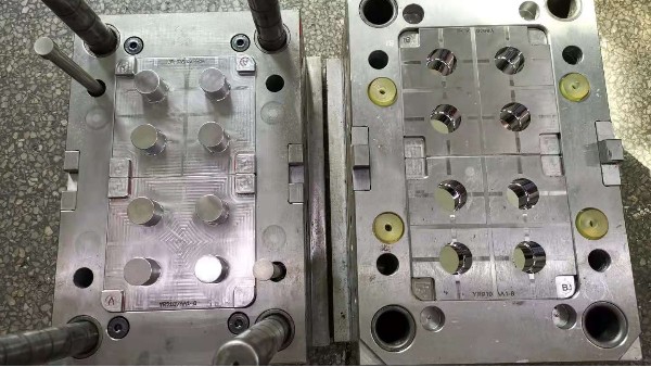 注塑模具制造廠是怎么在模具上刻字的？