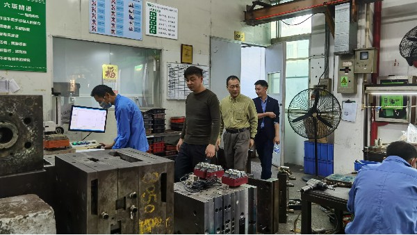 自動門感應(yīng)器開模注塑加工